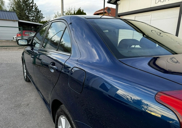 Toyota Avensis cena 13500 przebieg: 190000, rok produkcji 2003 z Sępopol małe 211